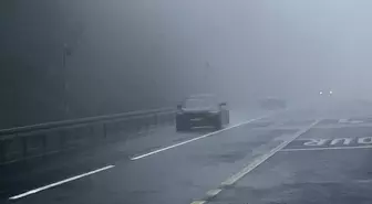 Bolu Dağı'nda Sağanak ve Sis Nedeniyle Görüş Mesafesi 30 Metreye Düştü