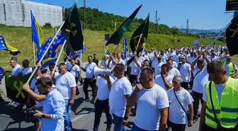 Bosna Hersek'te Madenciler Hükümet Önünde Gösteri Düzenledi