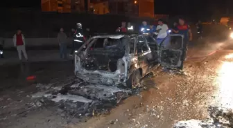 Boyabat'ta Seyir Halindeki Otomobil Yandı