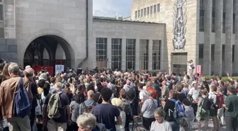 Brüksel'de Gazetecilere Yönelik Katliamı Protesto Etti