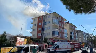 Burdur'da Apartman Çatısında Yangın Çıktı