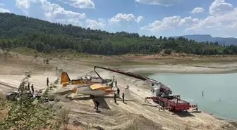 Burdur'da Kaza Kırıma Uğrayan Uçak Gölden Çıkarıldı