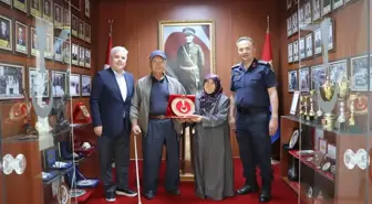 Yaşlı Çift, Arazilerini Jandarma Vakfına Bağışladı