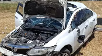Burdur'da Yolcu Otobüsü ve Otomobil Çarpıştı: 3 Yaralı