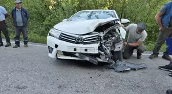 Bursa'da Otomobil Çarpışması: 3 Yaralı