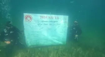 Mudanya'da 2025 Aile Yılı Etkinlikleri Kapsamında Su Altında Pankart Açıldı