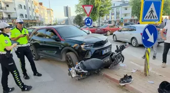 İnegöl'de Motosiklet ve Cip Çarpıştı: 2 Yaralı