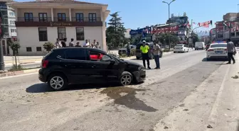 İnegöl'de İki Otomobil Çarpıştı: 4 Yaralı