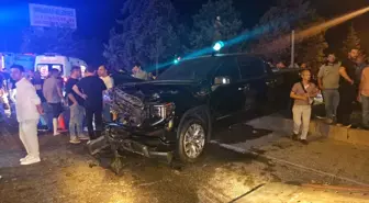 Bursa'da Hasta Nakil Ambulansı ile Kamyonet Çarpıştı: 5 Yaralı