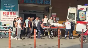 İnegöl'de Motosiklet ile Kamyon Çarpıştı: 2 Ağır Yaralı