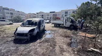 Bursa'da Otluk Alanda Çıkan Yangın İki Aracı Küle Çevirdi