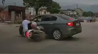 İnegöl'de Motosiklet Otomobille Çarpıştı: 2 Yaralı