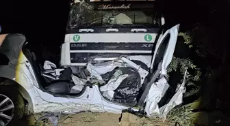 Bursa'da Tır ve Otomobil Çarpıştı: 1 Ölü, 1 Yaralı