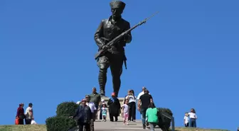 Büyük Zafer'in 103. yılında Dumlupınar Şehitliği'nde ziyaretçi yoğunluğu