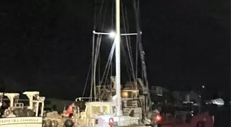 Çanakkale Boğazı'nda Sürüklenen Tekne Kurtarıldı