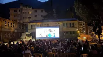 Çaykara'da Yazlık Sinema Günü Etkinliği