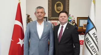 Özgür Özel Kadıköy Belediyesi'ni Ziyaret Etti