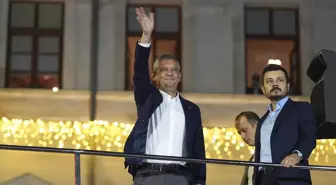CHP Genel Başkanı Özgür Özel, Beyoğlu'nda Miting Düzenledi