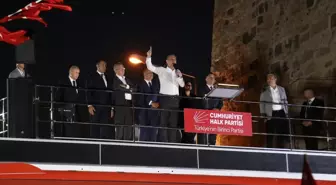 CHP Genel Başkanı Özgür Özel'den İşsizlik ve Ekonomik Sorunlar Üzerine Eleştiriler