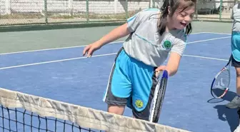 Cizre'de Özel Gereksinimli Çocuklar Tenis ile Tanıştı