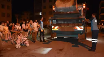 Çöpçü Uğur Emre, Mahalle Çocuklarına Neşe Katıyor