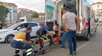 Çorum’da Aydınlatma Direğine Çarpan Otomobildeki 2 Kişi Yaralandı