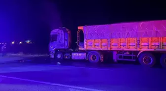 Çorum'da Park Halindeki Tırda Yangın Çıktı