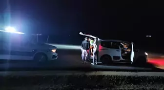 Alkollü Sürücü Trafik Kazasına Müdahale Eden Polisi Aşarak Tarlaya Girdi