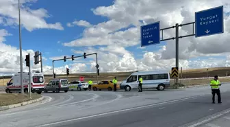 Çorum'da Taksi ile Elektrikli Motosiklet Çarpıştı: 1 Yaralı