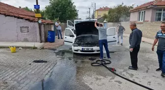 Çorum Alaca'da Seyir Halindeki Otomobil Yandı
