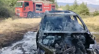 Çorum'da Park Halindeki Cip Yandı