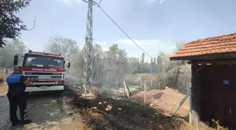 Çorum'un Laçin İlçesinde Atık Yangını: 6 Dekar Alan Zarar Gördü