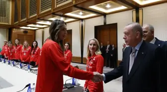 Cumhurbaşkanı Erdoğan A Milli Kadın Voleybol Takımı'nı kabul etti