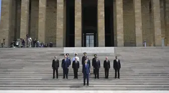 Cumhurbaşkanı Erdoğan başkanlığındaki YAŞ üyeleri Anıtkabir'i ziyaret etti
