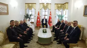 Cumhurbaşkanı Erdoğan, TEKNOFEST Mavi Vatan kapsamında İstanbul Boğazı'ndan geçen gemileri selamladı
