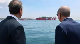 Cumhurbaşkanı Erdoğan, Türkiye'nin ilk yüzer gaz üretim platformunu Karadeniz'e uğurladı
