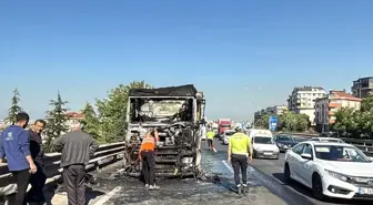 Kocaeli'de Tır Yangını Trafiği Aksattı