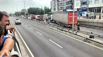 Sakarya'da Tır ve Kamyonet Çarpıştı: 1 Yaralı