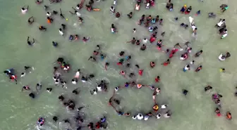 Dakar'da Sıcak Havada Plajlarda Yoğunluk