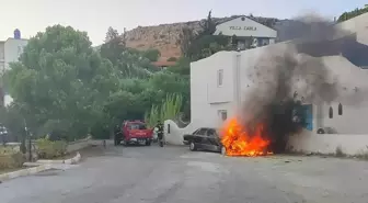Datça'da Park Halindeki Otomobilde Yangın Çıktı