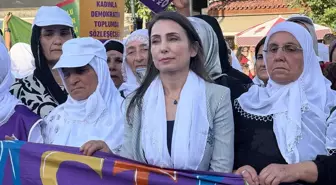Tülay Hatimoğulları Diyarbakır'da Barış İçin Yürüdü