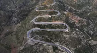 Demirkapı Tüneli'nin Kıvrımlı Yolu Dronla Görüntülendi
