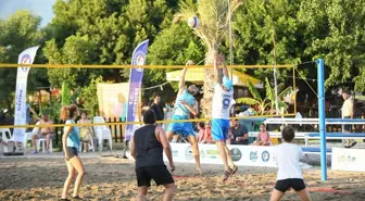 Demre'de 5. Geleneksel Taş Beach Voleybol Turnuvası Düzenlendi