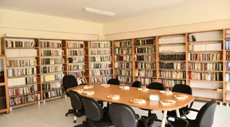 Depremde kaybettikleri sınıf arkadaşları adına kütüphane kurdular