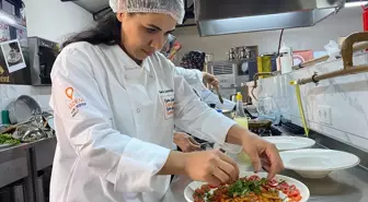 Depremzede Kadınlar Gastronomi Atölyesinde Meslek Ediniyor