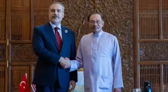 Dışişleri Bakanı Hakan Fidan Malezya'da Başbakan Enver İbrahim ile Görüştü