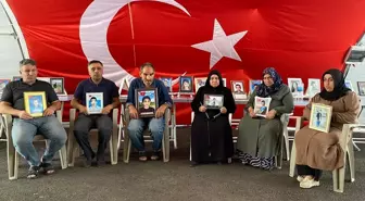 Diyarbakır Anneleri, Sıcak Havaya Rağmen Evlat Nöbetine Devam Ediyor
