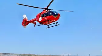 Diyarbakır'da Tendonu Kesilen Adam Ambulans Helikopterle Hastaneye Ulaştırıldı
