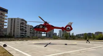 Felç Geçiren Yaşlı Adam, Ambulans Helikopterle Hastaneye Sevk Edildi