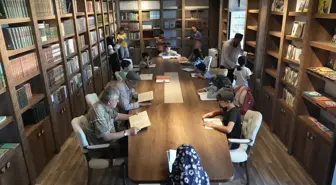Diyarbakır'da imamın kurduğu kütüphane 7'den 70'e kitapseverleri ağırlıyor